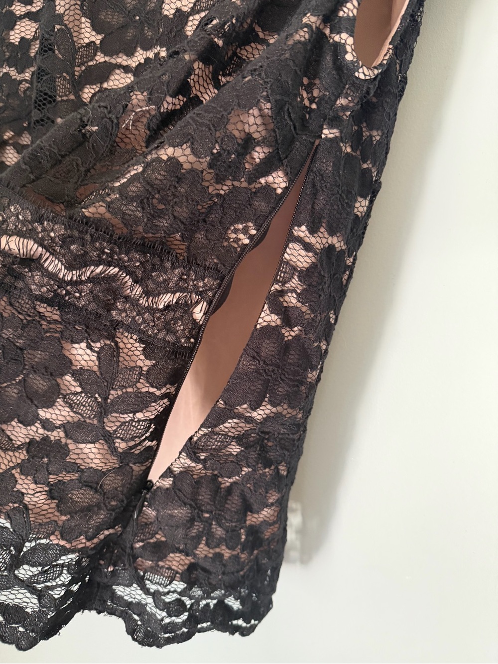 The Limited Black Lace Blouse Medium Nude Lined Floral Cap Sleeve Top - Picture 4 of 8